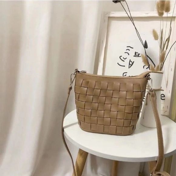 Basket Weave Bucket Bag/ Handbag in Mocha Chino Color - NWT - Picture 11 of 13
